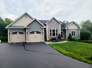 24 Danberry Rd, New Hartford, NY 13413