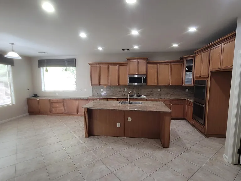 7318 N Kirsten Ave — Photo 12