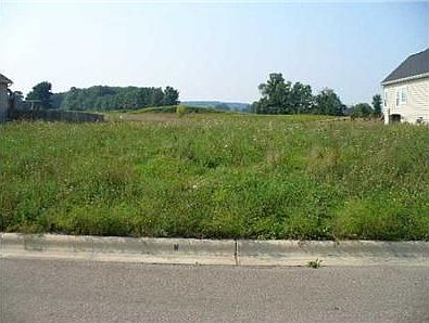 3rd image of 32 Wildflower Dr