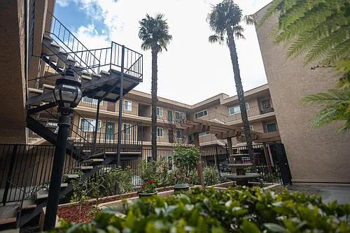 Californian Apartments Photo 1 Californian Apartments Photo 1