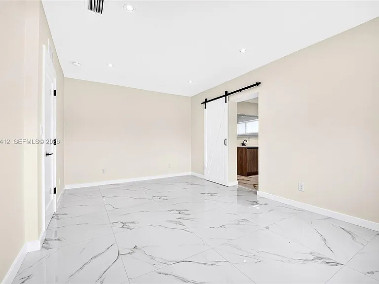 5715 Jackson St — Photo 33