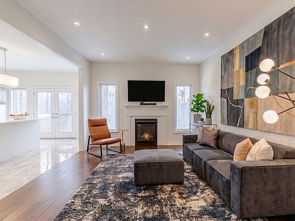 3rd image of 82 Diamond Valley Dr