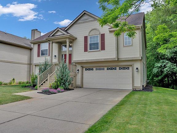 3rd image of 364 Lake Forest Dr