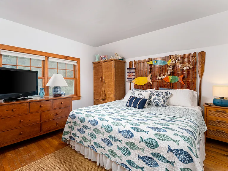 529 Peconic Bay Blvd — Photo 15