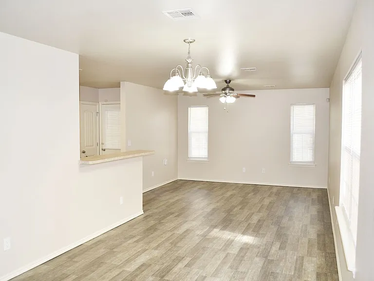 Sydney Court Townhomes — Photo 19