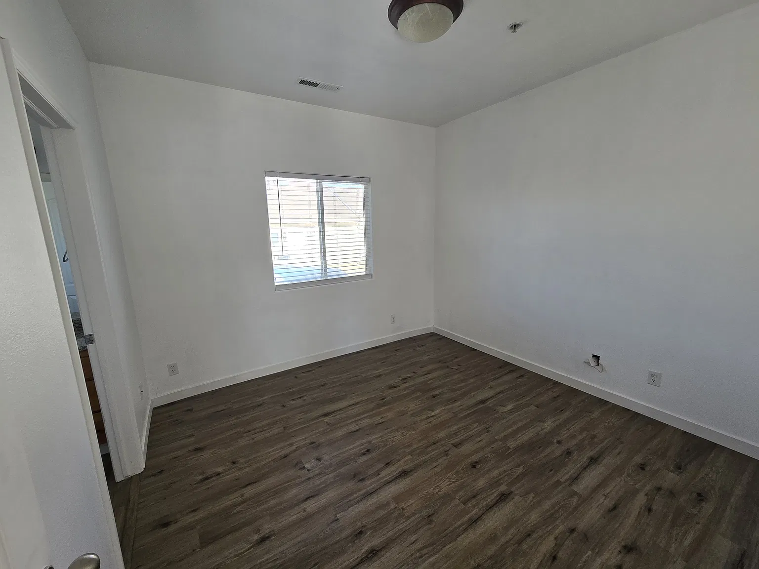 858 S 170 W — Photo 3