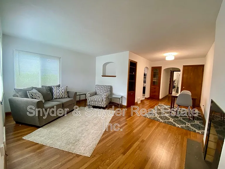 1093 N Main St — Photo 2