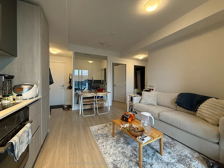 8 Widmer St #8 — Photo 5