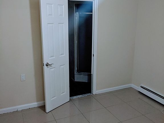 2nd image of 3210 Radcliff Ave #1