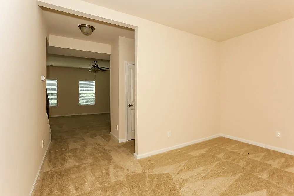 3 bed, 2.5 bath, 1952 sqft, $2,900 — Photo 2
