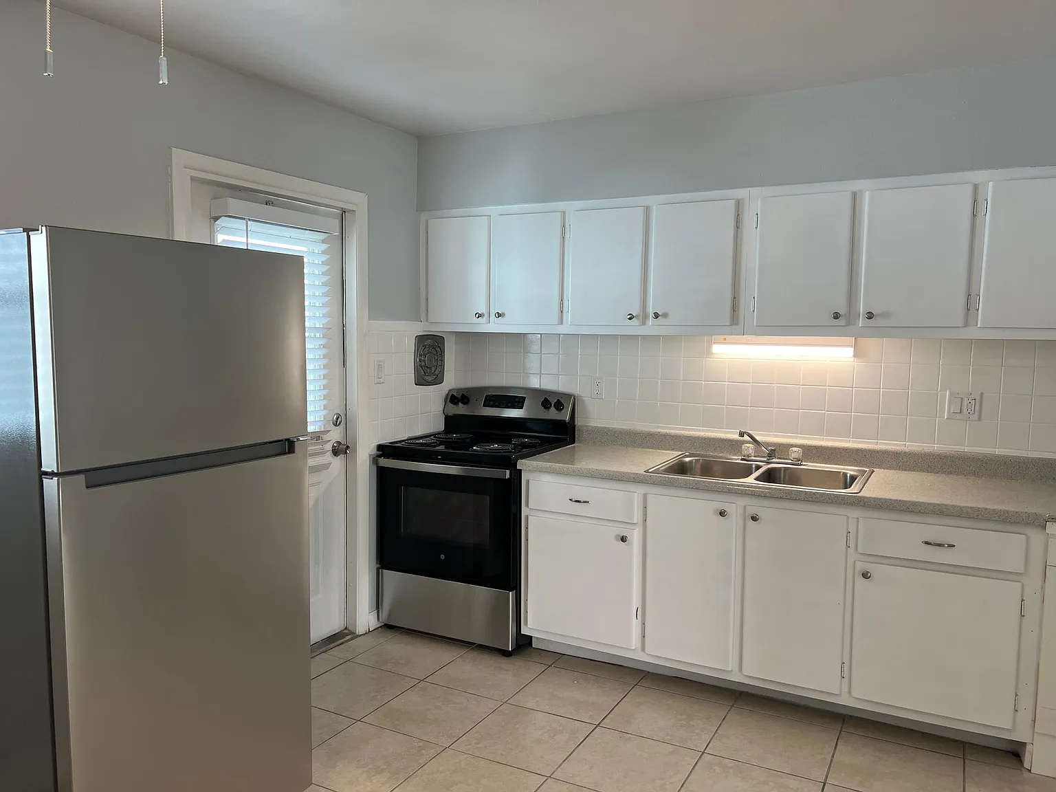Manatee Bay Apartments — Photo 3