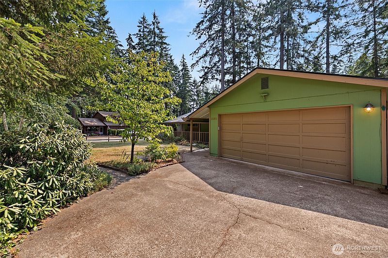 2nd image of 8609 Lake Forest Drive SE