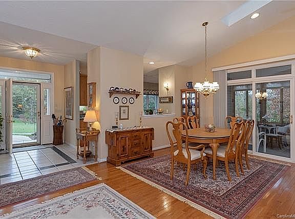 3rd image of 103 Fairway Knoll Dr