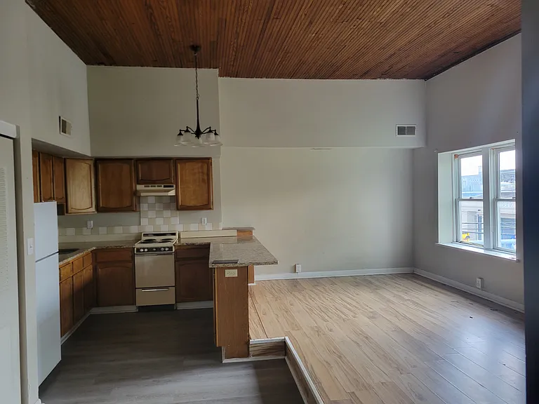 131 E Philadelphia Ave — Photo 5