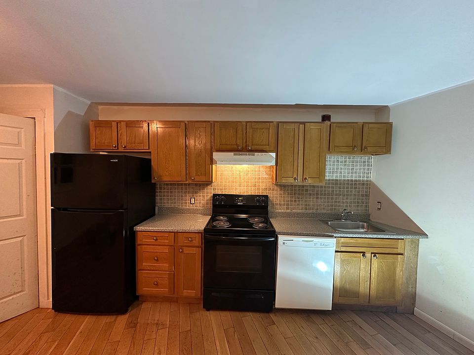 1st image of 70-72 Linden St #1