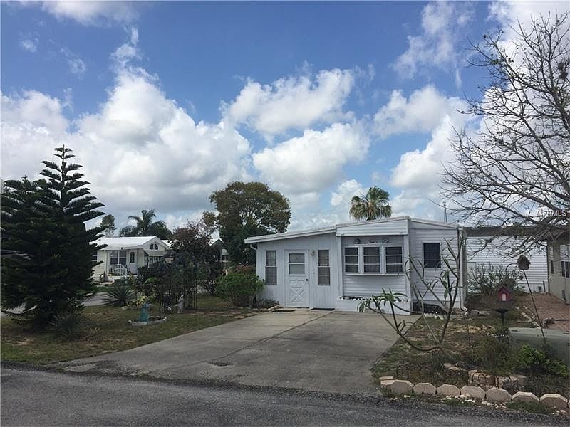 1st image of 309 Palm Crest Ln