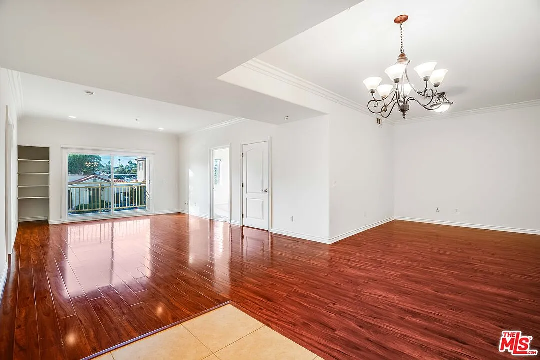 2 bed, 2.0 bath, 1200 sqft, $3,275 — Photo 3
