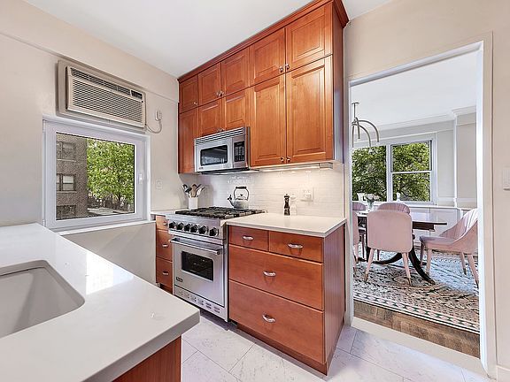 5th image of 12 Beekman Pl APT 3A