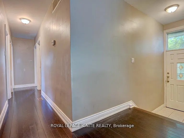 53 Sundance Cres #MAIN FL — Photo 4