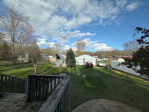 3rd image of 1576 N Roberts Rd