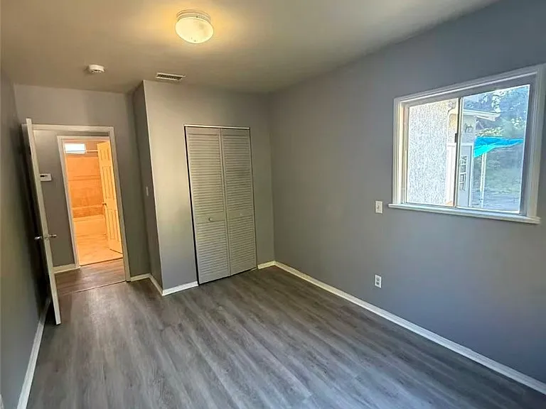 1045 Locust St — Photo 14
