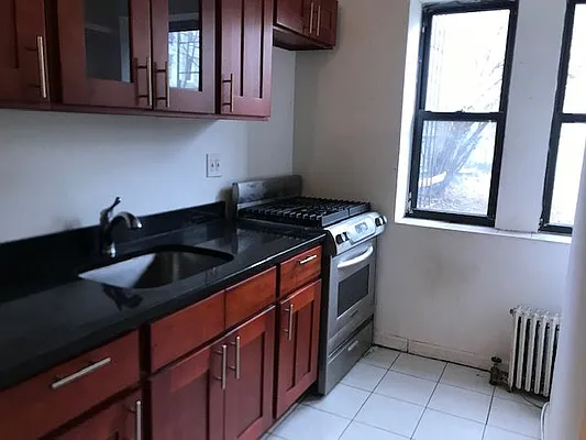 Rented by Premier Metro Realty Corp | media 8