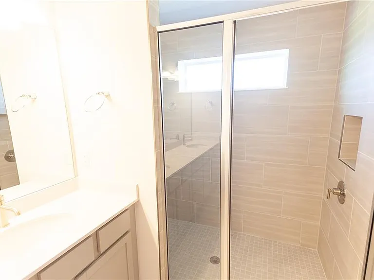 820 Lowood Ct — Photo 35