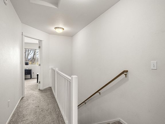 5th image of 614 SW Cliffside Ln