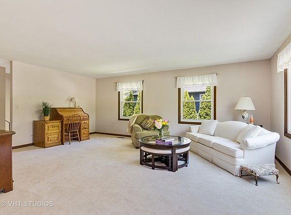 3rd image of 270 Bristol St