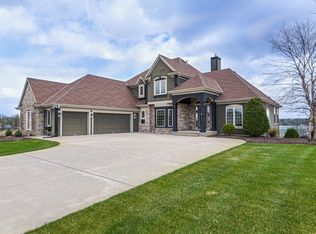 30810 Morning View Cir, Waterford, WI 53185