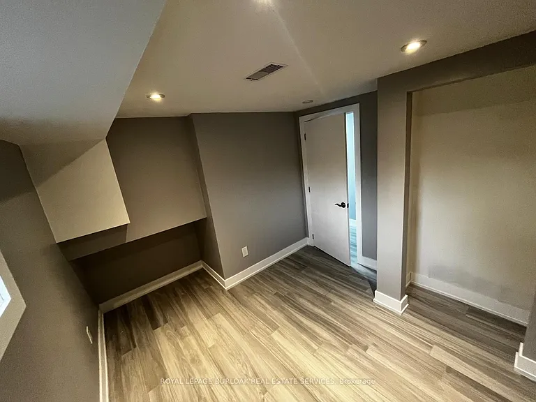 3140 Michael Cres #B — Photo 7