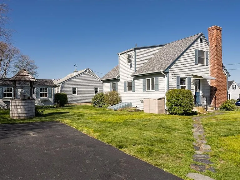 95 Douglas Ave — Photo 3