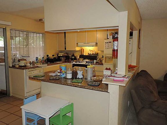 3rd image of 1009 Macfarlane St