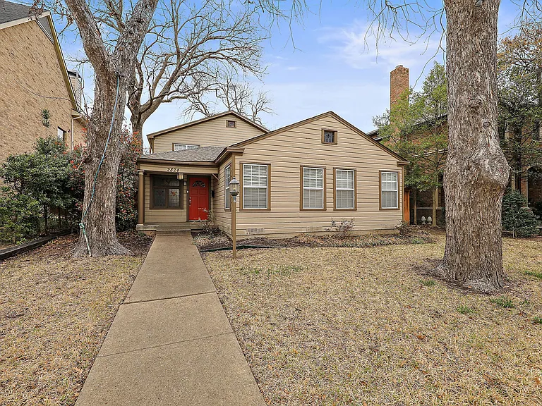 2824 Dyer St — Photo 1