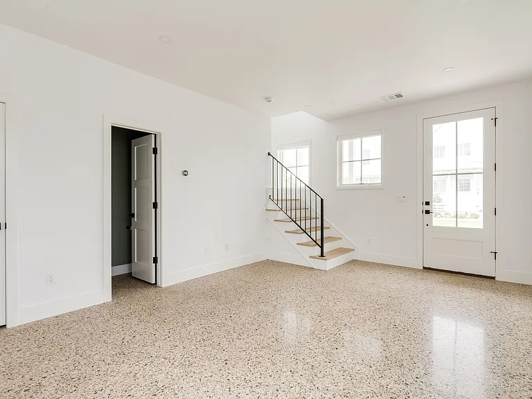 1032 Hangar Dr — Photo 16