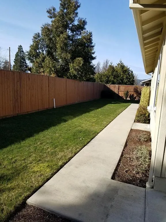 1042 SW Princeton Place — Photo 2