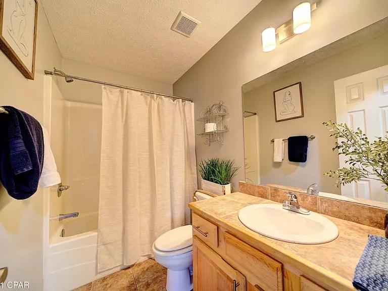 1035 W 11th Ct — Photo 6