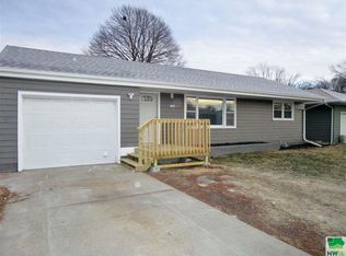 409 E 28th St, South Sioux City, NE 68776