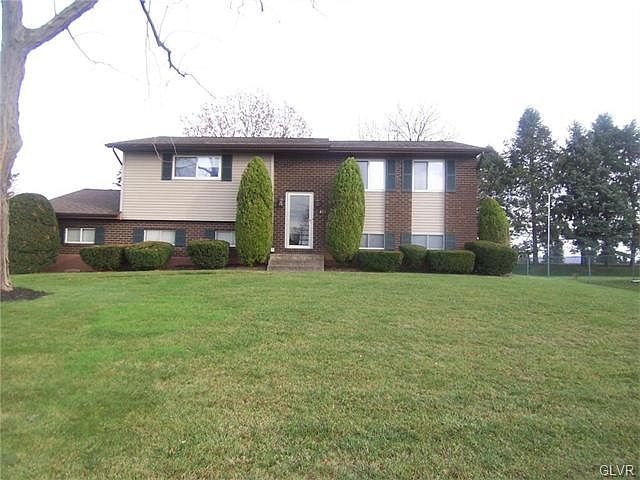 1st image of 410 Heritage Ln