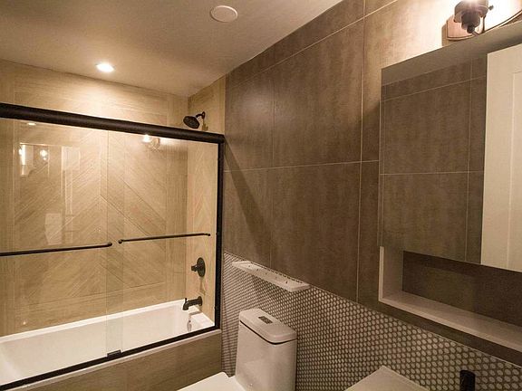 4th image of 35 Claver Pl #B3