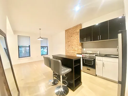 Rented by EastMount Realty LLC | media 18