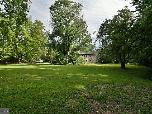 5th image of 681 Highspire Rd