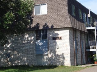 8061 Pleasant View Dr, Mounds View, MN 55412