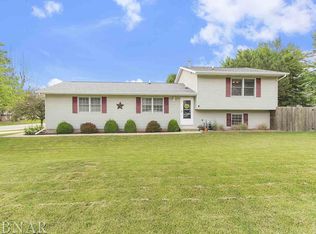 27 Edgewood Ct, Bloomington, IL 61701