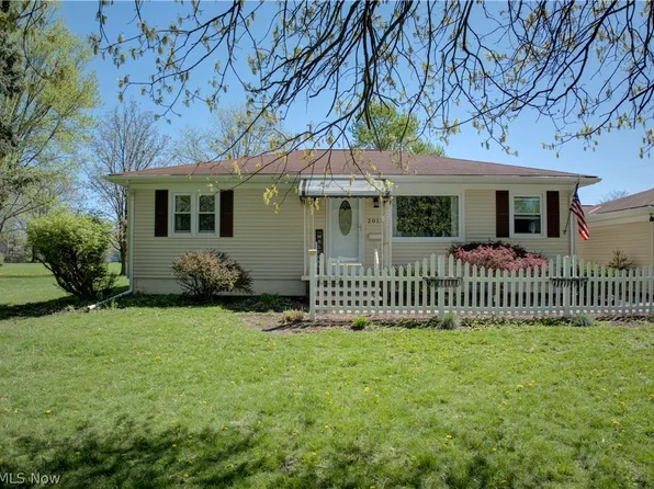 2015 Wallace Ln, Lorain, OH 44053