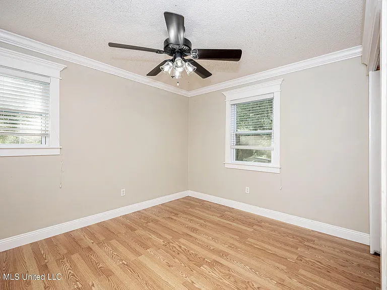20608 Scarborough Rd — Photo 29
