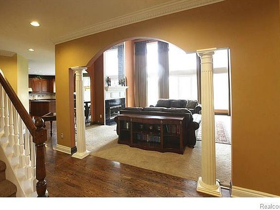 3rd image of 54748 Birchfield Dr E
