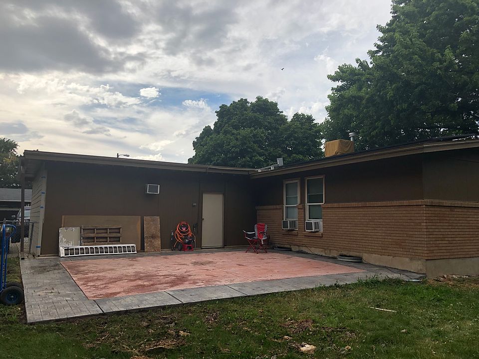 2nd image of 1524 Mountain Rd