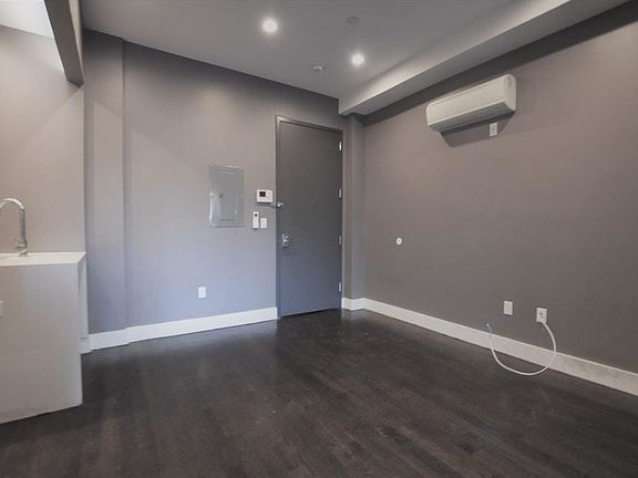 3rd image of 441 Franklin Ave #3B