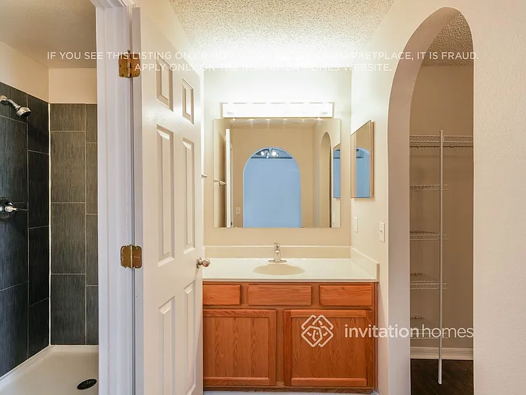 17037 Holmby Ct — Photo 24